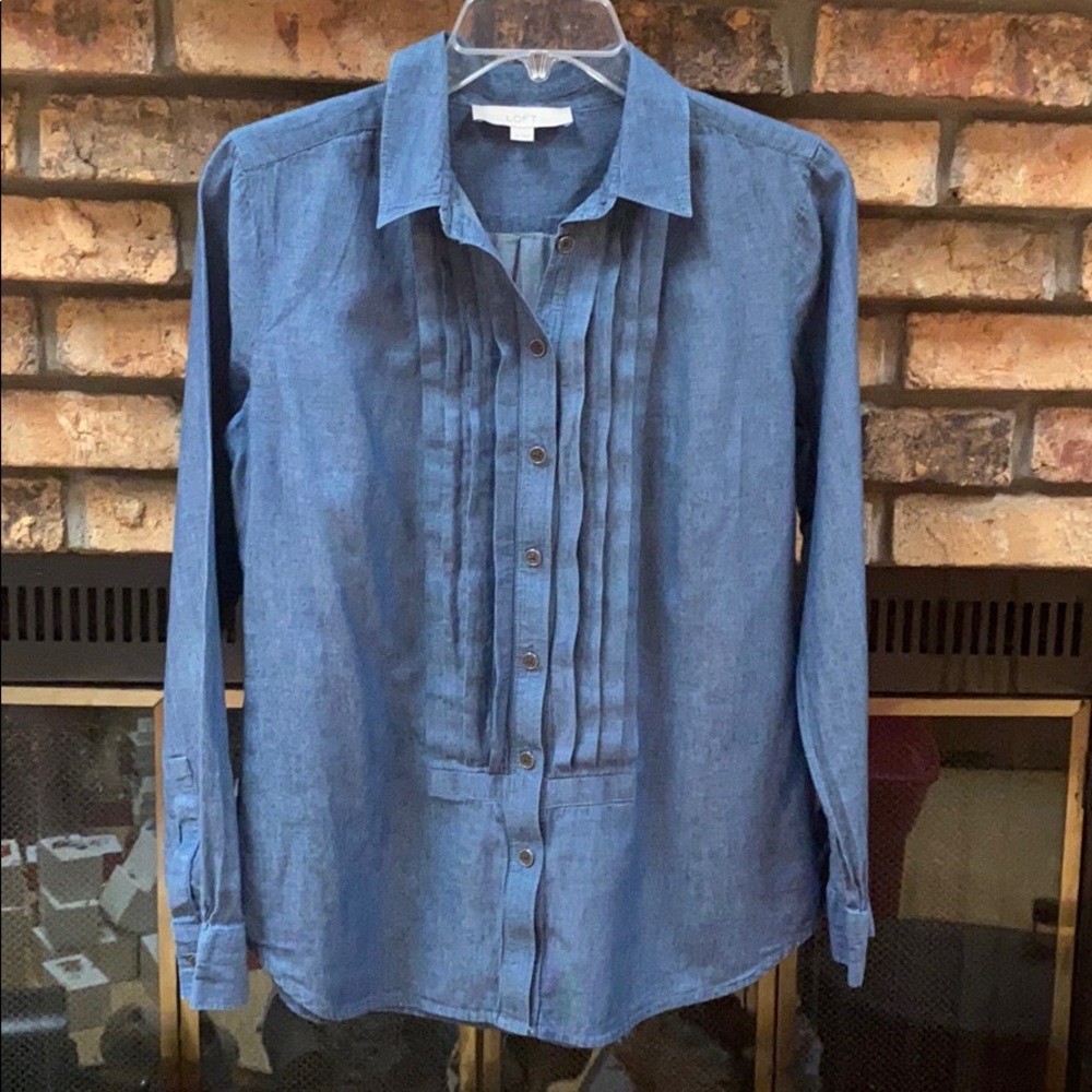 EUC Ann Taylor light denim blue shirt size S